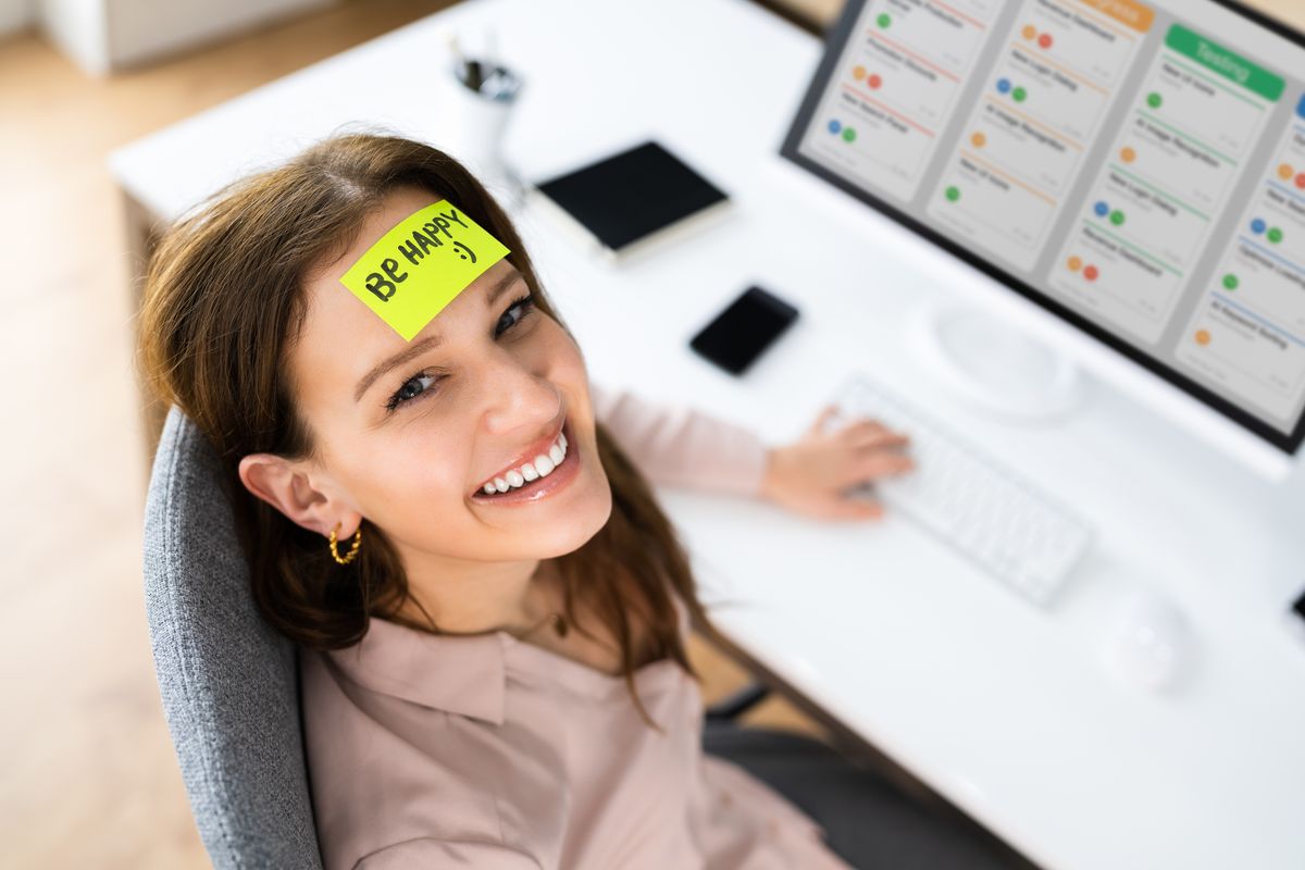 Auszubildende am Schreibtisch – Telefontraining für Azubis in Münster